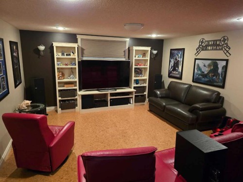 38 Estella Crescent, Lacombe, AB - Indoor Photo Showing Living Room