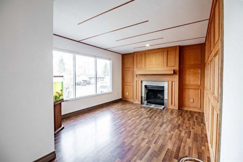 93 Westview Drive, Sylvan Lake, AB - Indoor Photo Showing Living Room With Fireplace