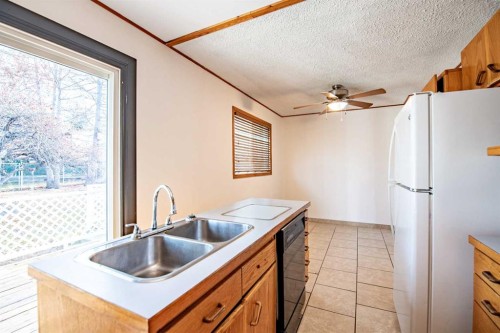 93 Westview Drive, Sylvan Lake, AB - Indoor Photo Showing Kitchen With Double Sink