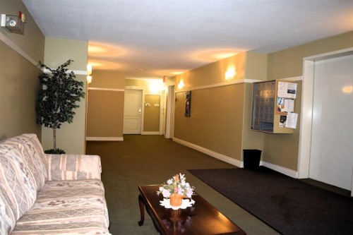 202-5211 39 Street, Red Deer, AB - Indoor