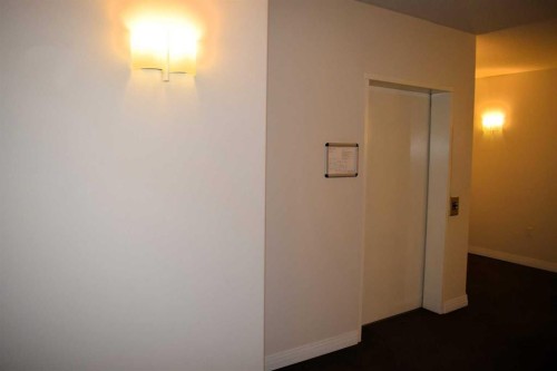 202-5211 39 Street, Red Deer, AB - Indoor Photo Showing Other Room