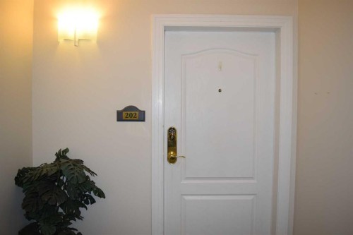 202-5211 39 Street, Red Deer, AB - Indoor Photo Showing Other Room