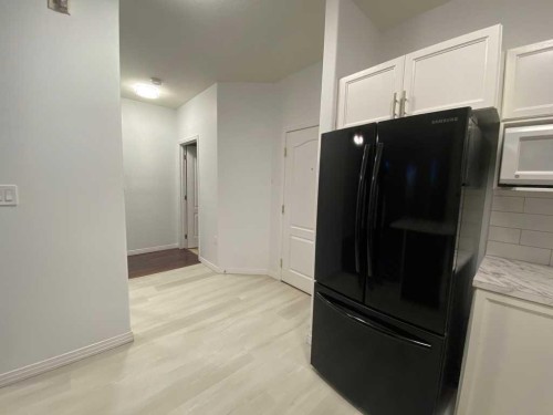 202-5211 39 Street, Red Deer, AB - Indoor Photo Showing Other Room