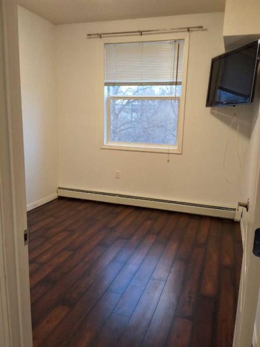 202-5211 39 Street, Red Deer, AB - Indoor Photo Showing Other Room