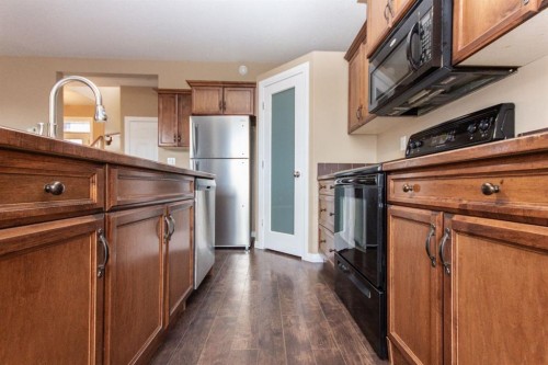 152 Oswald Close, Red Deer, AB - Indoor Photo Showing Kitchen