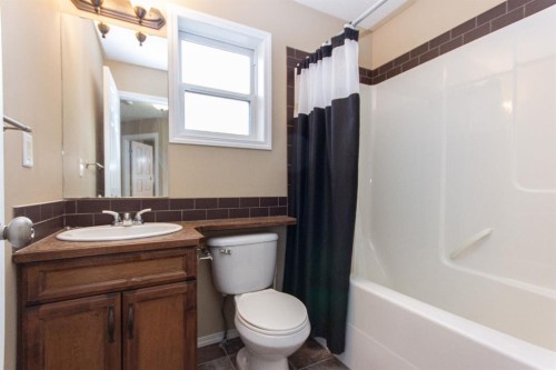 152 Oswald Close, Red Deer, AB - Indoor Photo Showing Bathroom