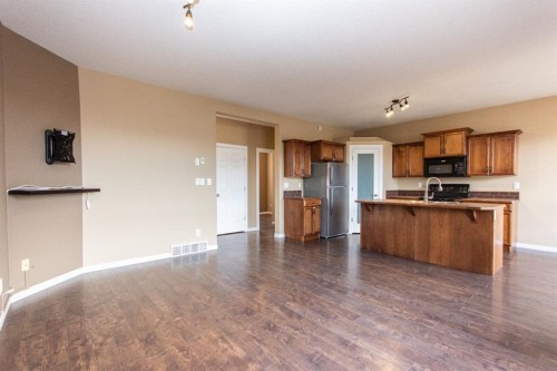 152 Oswald Close, Red Deer, AB - Indoor Photo Showing Kitchen