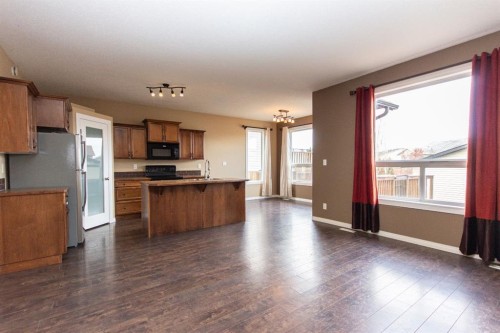 152 Oswald Close, Red Deer, AB - Indoor Photo Showing Kitchen