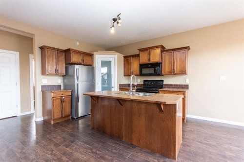 152 Oswald Close, Red Deer, AB - Indoor Photo Showing Kitchen