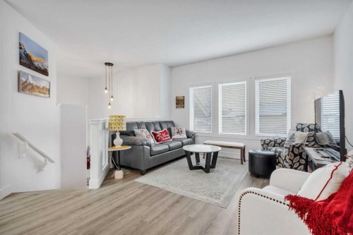 98 Village Crescent, Red Deer, AB - Indoor Photo Showing Living Room