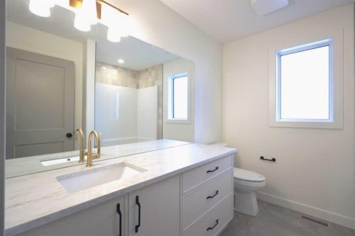 20 Eaton Crescent, Red Deer, AB - Indoor Photo Showing Bathroom