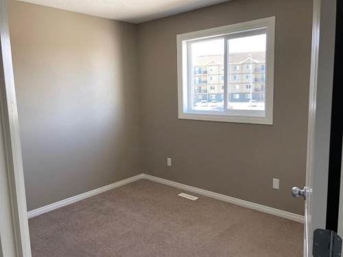 31-6802 50 Avenue, Camrose, AB - Indoor Photo Showing Other Room