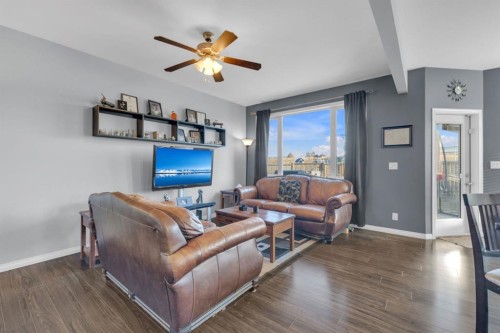 38 Rolling Hills Bay, Blackfalds, AB - Indoor Photo Showing Living Room