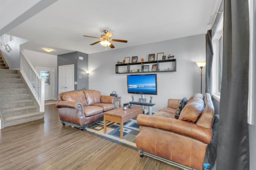 38 Rolling Hills Bay, Blackfalds, AB - Indoor Photo Showing Living Room