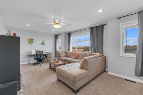 38 Rolling Hills Bay, Blackfalds, AB - Indoor Photo Showing Living Room