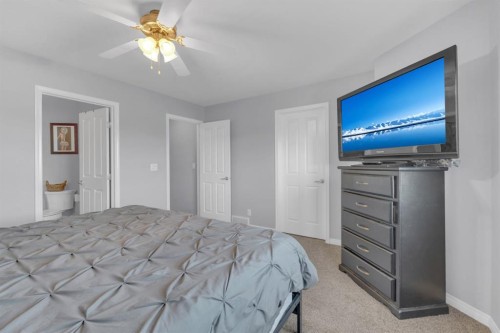 38 Rolling Hills Bay, Blackfalds, AB - Indoor Photo Showing Bedroom
