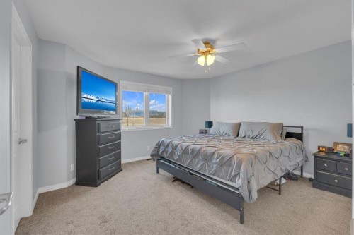 38 Rolling Hills Bay, Blackfalds, AB - Indoor Photo Showing Bedroom