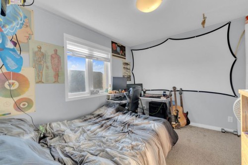 38 Rolling Hills Bay, Blackfalds, AB - Indoor Photo Showing Bedroom