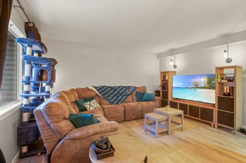 202-4719 33 Street, Red Deer, AB - Indoor Photo Showing Living Room