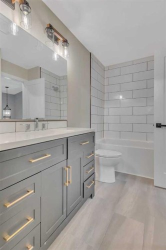 5130 48 Street, Lacombe, AB - Indoor Photo Showing Bathroom