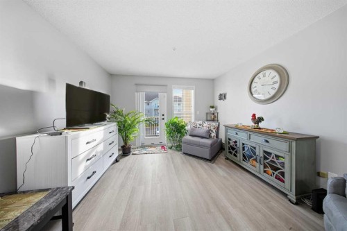 229-56 Carroll Crescent, Red Deer, AB - Indoor Photo Showing Living Room