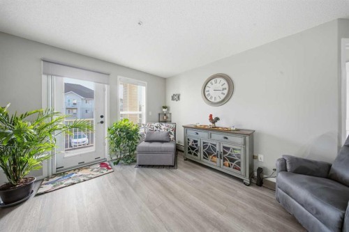 229-56 Carroll Crescent, Red Deer, AB - Indoor Photo Showing Living Room