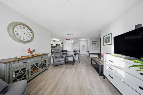 229-56 Carroll Crescent, Red Deer, AB - Indoor Photo Showing Living Room