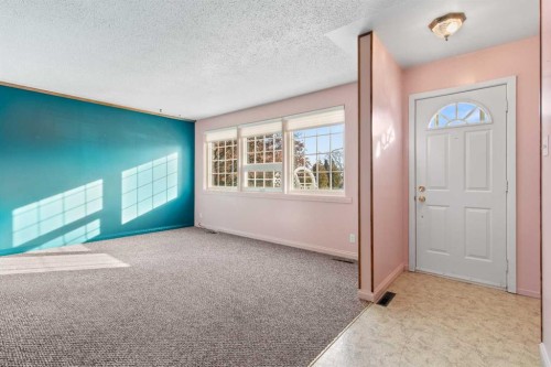 21 Freemont Close, Red Deer, AB - Indoor Photo Showing Other Room