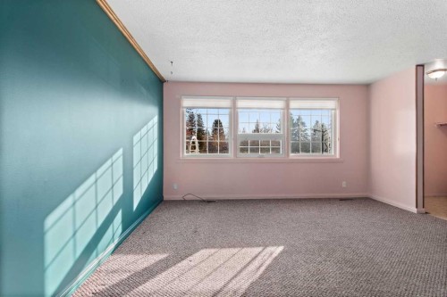 21 Freemont Close, Red Deer, AB - Indoor Photo Showing Other Room