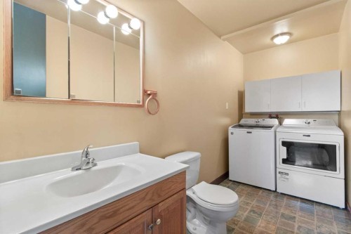 21 Freemont Close, Red Deer, AB - Indoor Photo Showing Other Room