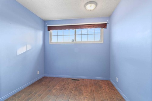 21 Freemont Close, Red Deer, AB - Indoor Photo Showing Other Room