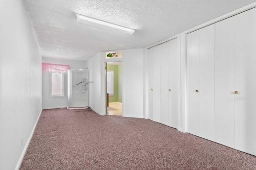 21 Freemont Close, Red Deer, AB - Indoor Photo Showing Other Room