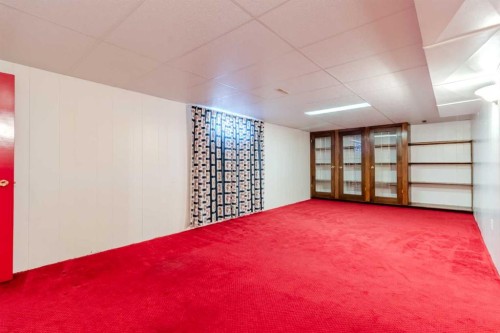 21 Freemont Close, Red Deer, AB - Indoor Photo Showing Other Room