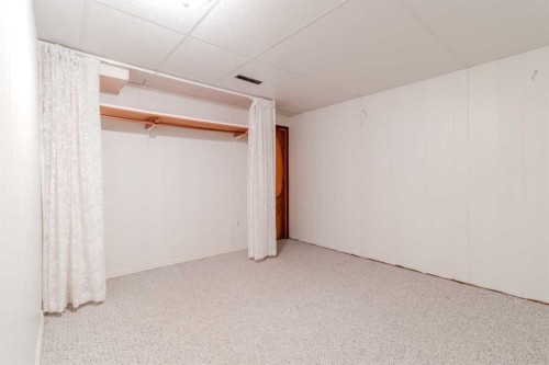 21 Freemont Close, Red Deer, AB - Indoor Photo Showing Other Room