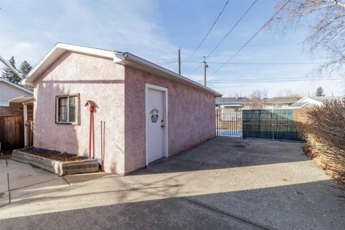 21 Freemont Close, Red Deer, AB - Outdoor With Exterior