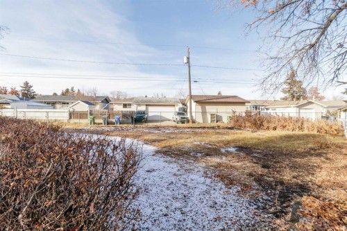 21 Freemont Close, Red Deer, AB - Outdoor
