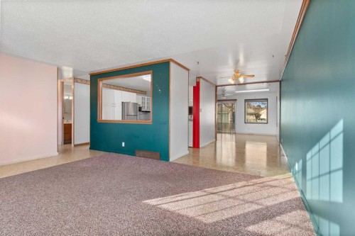 21 Freemont Close, Red Deer, AB - Indoor Photo Showing Other Room