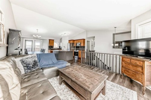 37 Heartland Crescent, Penhold, AB - Indoor Photo Showing Living Room