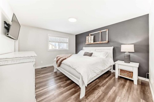 37 Heartland Crescent, Penhold, AB - Indoor Photo Showing Bedroom