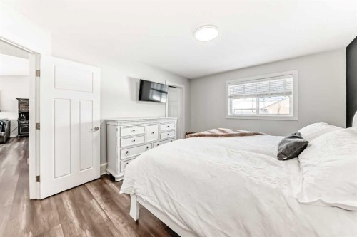 37 Heartland Crescent, Penhold, AB - Indoor Photo Showing Bedroom