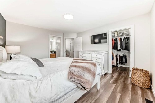 37 Heartland Crescent, Penhold, AB - Indoor Photo Showing Bedroom