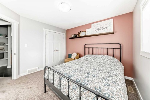 37 Heartland Crescent, Penhold, AB - Indoor Photo Showing Bedroom