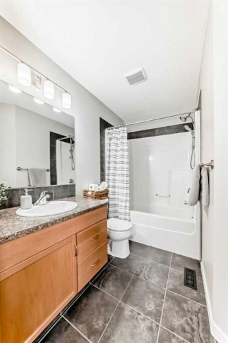 37 Heartland Crescent, Penhold, AB - Indoor Photo Showing Bathroom