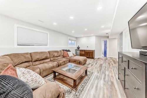 37 Heartland Crescent, Penhold, AB - Indoor Photo Showing Living Room
