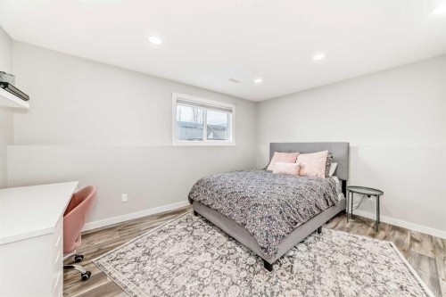37 Heartland Crescent, Penhold, AB - Indoor Photo Showing Bedroom