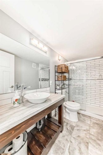 37 Heartland Crescent, Penhold, AB - Indoor Photo Showing Bathroom