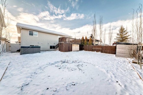 37 Heartland Crescent, Penhold, AB - Outdoor