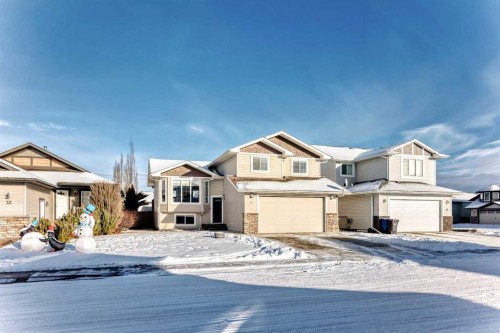 37 Heartland Crescent, Penhold, AB - Outdoor With Facade