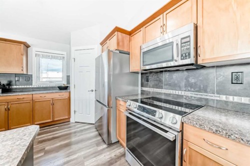 37 Heartland Crescent, Penhold, AB - Indoor Photo Showing Kitchen