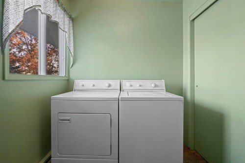 5714 48B Avenue, Camrose, AB - Indoor Photo Showing Laundry Room